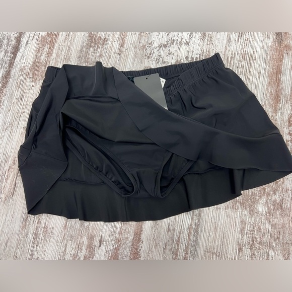 WOMEN’S Ruffle Swim Short - Picture 9 of 10